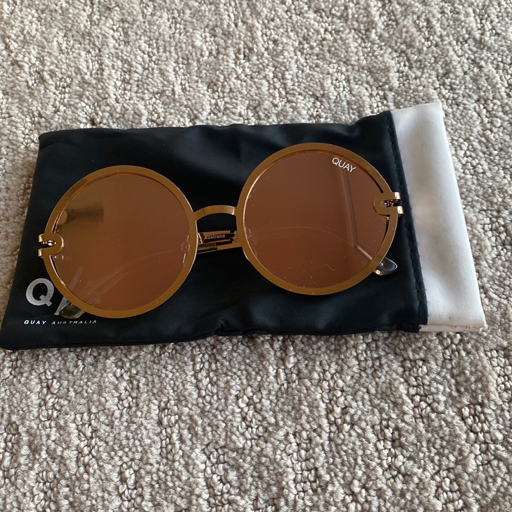 Quay round sunglasses
